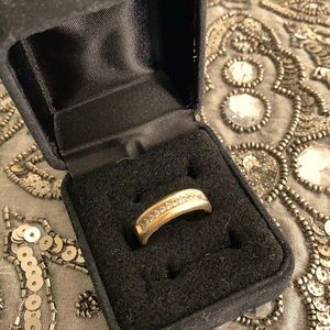 Men’s beautiful gold and diamond wedding band